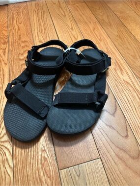 Black Teva men’s size 7 Strapped Sport Sandals